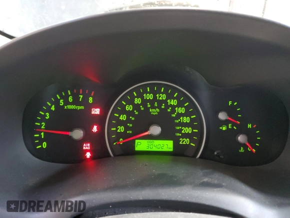 2007 Kia Sedona LX with VIN KNDMB233876120696, listed as a Copart auction lot 43963915 with 304,027 mi miles and Salvage Title. Bid and sale history available at carsss.com. Image 9.