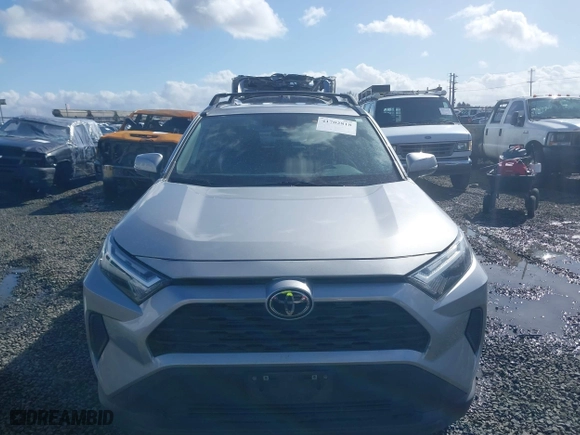 2022 Toyota RAV4 XLE with VIN 2T3P1RFV3NC266202, listed as a IAAI auction lot 41702818 with 62,043 mi miles. Bid and sale history available at carsss.com. Image 13.