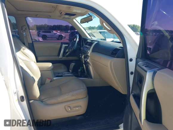 2011 Toyota 4Runner Trail z VIN JTEBU5JR7B5035496, wystawiony jako IAAI lot #42319548 z przebiegiem 253 437 mil mil oraz . Historia ofert i sprzedaży dostępna na DreamBid. Obrazek 5.