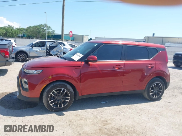 2022 Kia Soul LX with VIN KNDJ23AU9N7825549, listed as a IAAI auction lot 41940946 with 32,453 mi miles. Bid and sale history available at carsss.com. Image 14.