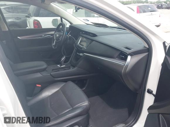 2019 Cadillac XT5 Luxury FWD z VIN 1GYKNCRSXKZ286643, wystawiony jako IAAI lot #42129213 z przebiegiem 87 091 mil mil oraz . Historia ofert i sprzedaży dostępna na DreamBid. Obrazek 5.