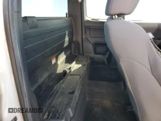 2021 Toyota Tacoma SR z VIN 3TYRX5GN5MT027686, wystawiony jako Copart lot #52277225 z przebiegiem 29 822 mil mil oraz Szkoda całkowita • Salvage title. Historia ofert i sprzedaży dostępna na DreamBid. Obrazek 10.