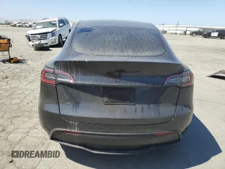 2024 Tesla Model Y z VIN 7SAYGDED7RF050963, wystawiony jako Copart lot #60683895 z przebiegiem 23 100 mil mil oraz Czysty tytuł • Clean title. Historia ofert i sprzedaży dostępna na DreamBid. Obrazek 6.