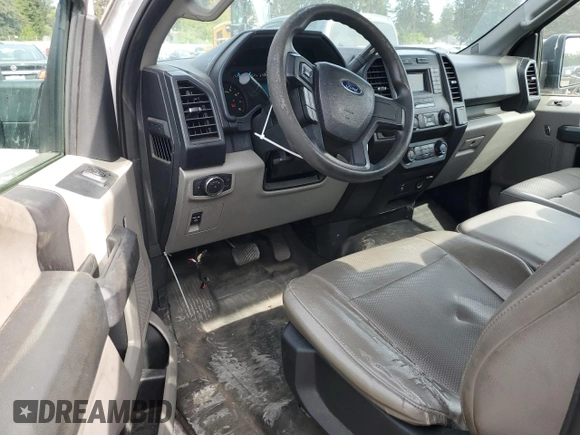 2015 Ford F-150 XL z VIN 1FTMF1C82FKD70998, wystawiony jako Copart lot #56181135 z przebiegiem 135 427 mil mil oraz Szkoda całkowita • Salvage title. Historia ofert i sprzedaży dostępna na DreamBid. Obrazek 8.