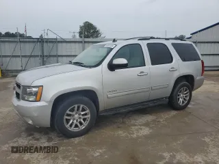 2011 Chevrolet Tahoe LT z VIN 1GNSCBE08BR137665, wystawiony jako Copart lot #56500305 z przebiegiem 408 479 mil mil oraz Czysty tytuł • Clean title. Historia ofert i sprzedaży dostępna na DreamBid. Obrazek 1.