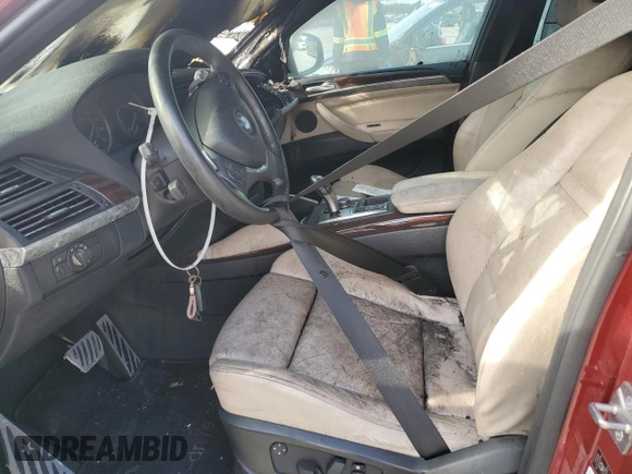 2010 BMW X6 xDrive35i z VIN 5UXFG4C50AL226655, wystawiony jako Copart lot #47475925 z przebiegiem Nie podano mil oraz Szkoda całkowita • Salvage title. Historia ofert i sprzedaży dostępna na DreamBid. Obrazek 7.