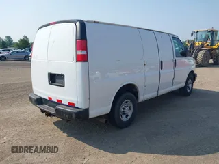 2016 Chevrolet Express Cargo z VIN 1GCWGAFF5G1131761, wystawiony jako IAAI lot #42454440 z przebiegiem 202 356 mil mil oraz . Historia ofert i sprzedaży dostępna na DreamBid. Obrazek 4.