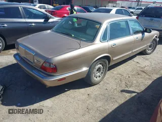 1998 Jaguar XJ Vanden Plas with VIN SAJKX6242WC823240, listed as a IAAI auction lot 41605734 with Not Provided miles and . Bid and sale history available at DreamBid. Image 4.