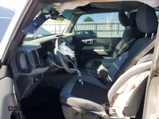 2023 Ford Bronco z VIN 1FMDE5CP7PLB26062, wystawiony jako Copart lot #76208154 z przebiegiem 17 688 mil mil oraz Szkoda całkowita • Salvage title. Historia ofert i sprzedaży dostępna na DreamBid. Obrazek 7.