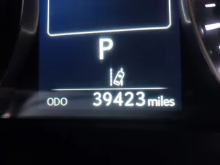 2022 Lexus RX 450h z VIN 2T2JGMDA7NC075586, wystawiony jako IAAI lot #42606238 z przebiegiem 39 423 mil mil oraz . Historia ofert i sprzedaży dostępna na DreamBid. Obrazek 16.