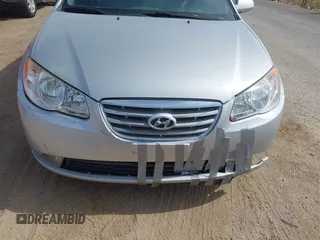 2010 Hyundai Elantra GLS z VIN KMHDU4AD6AU835606, wystawiony jako IAAI lot #42360904 z przebiegiem 94 385 mil mil oraz . Historia ofert i sprzedaży dostępna na DreamBid. Obrazek 6.