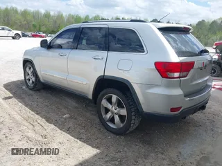 2012 Jeep Grand Cherokee Overland with VIN 1C4RJECTXCC317018, listed as a IAAI auction lot 41975933 with 191,043 mi miles. Bid and sale history available at carsss.com. Image 3.