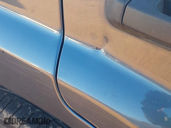2004 Jeep Grand Cherokee Laredo z VIN 1J4GW48S24C159370, wystawiony jako IAAI lot #41296094 z przebiegiem 138 296 mil mil oraz . Historia ofert i sprzedaży dostępna na DreamBid. Obrazek 16.