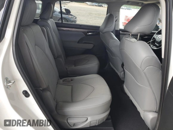 2023 Toyota Highlander L with VIN 5TDKDRAH0PS039765, listed as a Copart auction lot 59381995 with 29,982 mi miles and Salvage title. Bid and sale history available at DreamBid. Image 10.