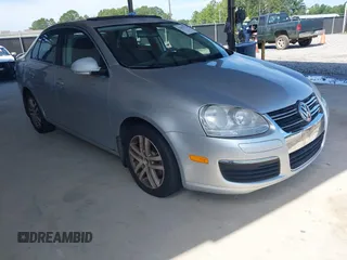 2005 Volkswagen Jetta 2.5 with VIN 3VWSG71K25M644310, listed as a IAAI auction lot 42697774 with 137,718 mi miles and . Bid and sale history available at DreamBid. Image 1.