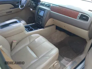2008 GMC Yukon SLT w/4SB with VIN 1GKFK13068J198356, listed as a IAAI auction lot 42016987 with 244,704 mi miles. Bid and sale history available at carsss.com. Image 5.