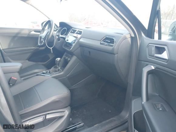 2020 Volkswagen Tiguan SE with VIN 3VV2B7AX8LM129274, listed as a IAAI auction lot 41214900 with 18,655 mi miles. Bid and sale history available at carsss.com. Image 5.
