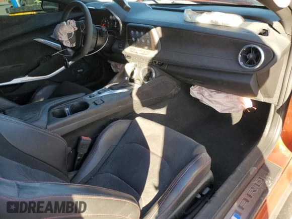 2023 Chevrolet Camaro ZL1 z VIN 1G1FK1R60P0126847, wystawiony jako Copart lot #86620744 z przebiegiem 9905 mil mil oraz Szkody całkowita. Historia ofert i sprzedaży dostępna na DreamBid. Obrazek 8.