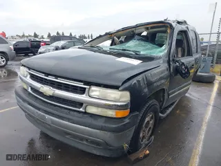 2005 Chevrolet Tahoe Z71 with VIN 1GNEC13T15R205653, listed as a IAAI auction lot 41808672 with 210,261 mi miles. Bid and sale history available at carsss.com. Image 2.