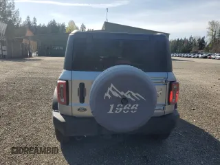 2023 Ford Bronco z VIN 1FMDE5BH9PLB49997, wystawiony jako Copart lot #53353975 z przebiegiem 17 338 mil mil oraz Szkoda całkowita • Salvage title. Historia ofert i sprzedaży dostępna na DreamBid. Obrazek 6.