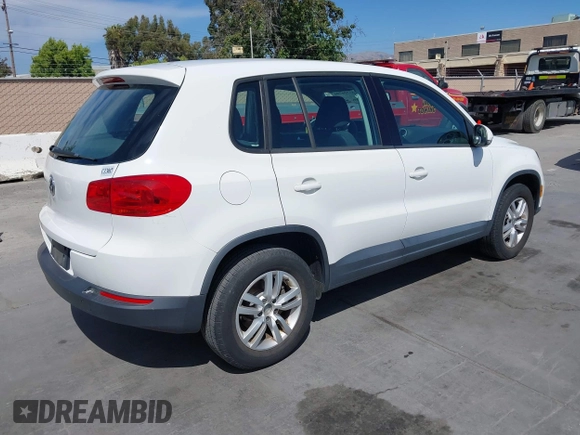 2012 Volkswagen Tiguan SE z VIN WVGAV7AX2CW522958, wystawiony jako IAAI lot #42516794 z przebiegiem 107 144 mil mil oraz . Historia ofert i sprzedaży dostępna na DreamBid. Obrazek 4.