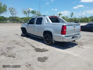 2013 Chevrolet Avalanche LTZ with VIN 3GNTKGE71DG159947, listed as a IAAI auction lot 42040745 with 155,226 mi miles. Bid and sale history available at carsss.com. Image 3.