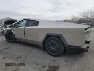 2024 Tesla Cybertruck с VIN 7G2CEHEDXRA056495, выставлен на аукционе Copart как лот 50212135 с пробегом 5 280 миль миль и Списание • Salvage title. История ставок и продаж доступна на DreamBid. Изображение 2.