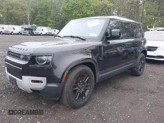 2022 Land Rover Defender SE z VIN SALEPERU2N2088316, wystawiony jako IAAI lot #42151109 z przebiegiem 26 438 mil mil oraz . Historia ofert i sprzedaży dostępna na DreamBid. Obrazek 2.