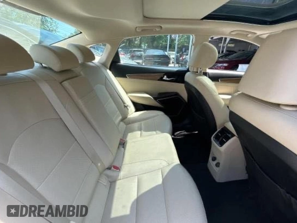 2017 Kia Cadenza Technology z VIN KNALC4J1XH5063296, wystawiony jako Copart lot #62104505 z przebiegiem 84 447 mil mil oraz Szkoda całkowita • Salvage title. Historia ofert i sprzedaży dostępna na DreamBid. Obrazek 6.