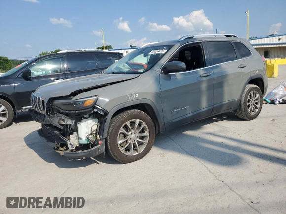 2019 Jeep Cherokee Latitude Plus с VIN 1C4PJLLB6KD381875, выставлен на аукционе Copart как лот 59106405 с пробегом 108 908 миль миль и Списание • Salvage title. История ставок и продаж доступна на DreamBid. Изображение 1.
