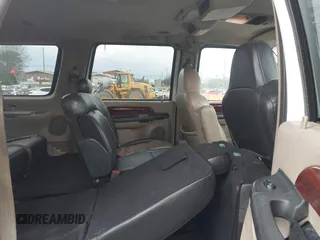 2005 Ford Excursion Eddie Bauer z VIN 1FMNU44L05ED40163, wystawiony jako IAAI lot #41989162 z przebiegiem 416 163 mil mil oraz . Historia ofert i sprzedaży dostępna na DreamBid. Obrazek 8.