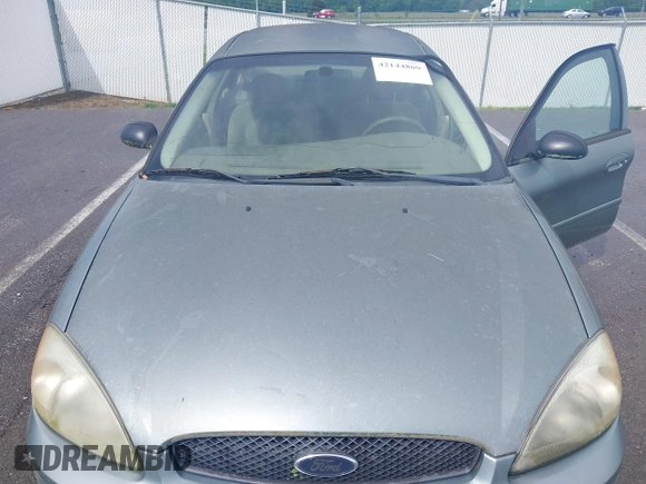 2005 Ford Taurus SE with VIN 1FAFP53U55A209369, listed as a IAAI auction lot 42144800 with 152,446 mi miles. Bid and sale history available at carsss.com. Image 6.
