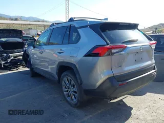 2024 Toyota RAV4 XLE Premium с VIN 2T3C1RFV0RC272866, выставлен на аукционе IAAI как лот 42249629 с пробегом 12 765 миль миль и . История ставок и продаж доступна на DreamBid. Изображение 3.