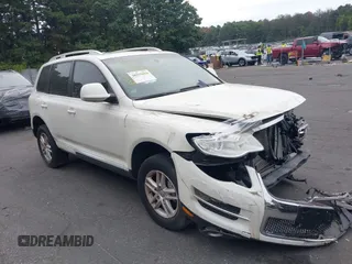 2008 Volkswagen Touareg V6 with VIN WVGBE77L38D019421, listed as a IAAI auction lot 40370604 with Not Provided miles and . Bid and sale history available at DreamBid. Image 1.