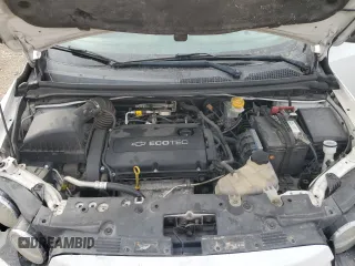 2013 Chevrolet Sonic LS z VIN 1G1JA6SHXD4228652, wystawiony jako Copart lot #48116655 z przebiegiem 170 306 mil mil oraz Szkoda całkowita • Salvage title. Historia ofert i sprzedaży dostępna na DreamBid. Obrazek 12.
