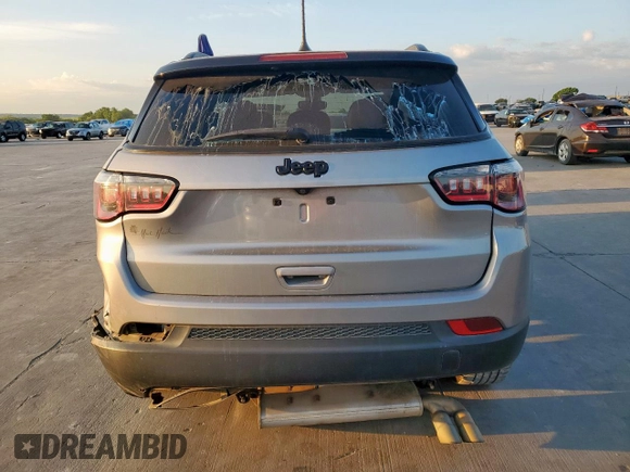 2020 Jeep Compass Altitude z VIN 3C4NJCBB7LT118041, wystawiony jako Copart lot #52822225 z przebiegiem 76 700 mil mil oraz Szkody całkowita. Historia ofert i sprzedaży dostępna na DreamBid. Obrazek 6.