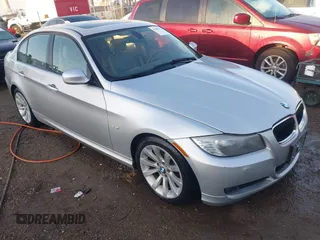 2011 BMW 3 Series 328i z VIN WBAPH7C50BE851581, wystawiony jako IAAI lot #41986434 z przebiegiem 139 538 mil mil oraz . Historia ofert i sprzedaży dostępna na DreamBid. Obrazek 1.