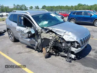 2019 Jeep Cherokee Limited z VIN 1C4PJMDX1KD166355, wystawiony jako IAAI lot #42331014 z przebiegiem 151 245 mil mil oraz . Historia ofert i sprzedaży dostępna na DreamBid. Obrazek 1.