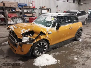 2016 MINI Cooper Hardtop S with VIN WMWXP7C51G2C61145, listed as a IAAI auction lot 40966675 with 70,077 mi miles. Bid and sale history available at carsss.com. Image 17.