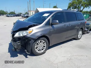 2017 Toyota Sienna XLE Auto Access Seat with VIN 5TDYZ3DC4HS856263, listed as a IAAI auction lot 42003167 with 100,105 mi miles. Bid and sale history available at carsss.com. Image 18.