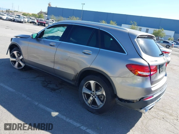 2019 Mercedes-Benz GLC 300 z VIN WDC0G4KB9KF606523, wystawiony jako IAAI lot #42301376 z przebiegiem 61 961 mil mil oraz . Historia ofert i sprzedaży dostępna na DreamBid. Obrazek 3.