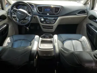 2020 Chrysler Pacifica Touring L with VIN 2C4RC1BG8LR133548, listed as a Copart auction lot 63272655 with 64,489 mi miles and Salvage title. Bid and sale history available at DreamBid. Image 8.