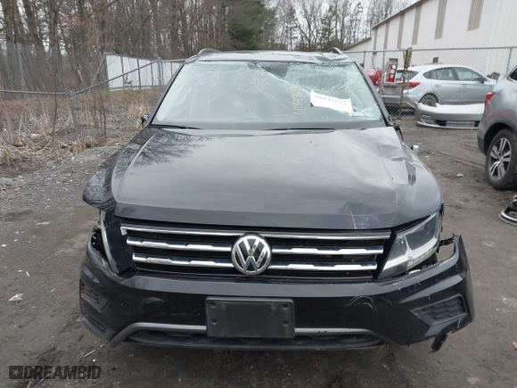 2020 Volkswagen Tiguan SE with VIN 3VV2B7AXXLM006852, listed as a IAAI auction lot 41847653 with 87,123 mi miles. Bid and sale history available at carsss.com. Image 12.
