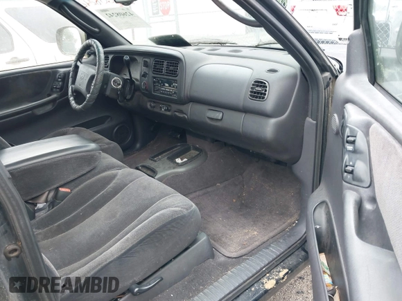 2000 Dodge Dakota with VIN 1B7GL22X2YS763505, listed as a IAAI auction lot 42608242 with 131,159 mi miles and . Bid and sale history available at DreamBid. Image 5.