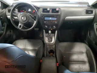 2013 Volkswagen Jetta SE z VIN 3VWDX7AJ2DM367401, wystawiony jako Copart lot #46094035 z przebiegiem 171 895 mil mil oraz Nie do naprawy • Non repairable. Historia ofert i sprzedaży dostępna na DreamBid. Obrazek 8.
