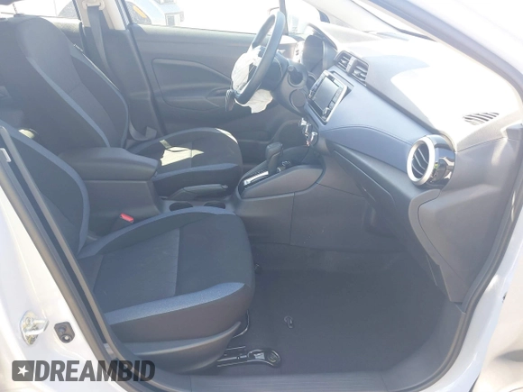 2024 Nissan Versa SV z VIN 3N1CN8EV4RL904065, wystawiony jako IAAI lot #41793991 z przebiegiem 2 742 mil mil oraz . Historia ofert i sprzedaży dostępna na DreamBid. Obrazek 5.