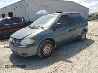 2007 Dodge Caravan SE z VIN 1D4GP25R57B215940, wystawiony jako Copart lot #55633065 z przebiegiem 171 790 mil mil oraz Tytuł czysty. Historia ofert i sprzedaży dostępna na DreamBid. Obrazek 1.