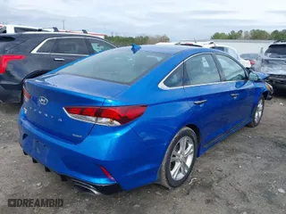 2019 Hyundai Sonata Sport with VIN 5NPE34AF2KH735382, listed as a IAAI auction lot 41815754 with 136,432 mi miles. Bid and sale history available at carsss.com. Image 4.