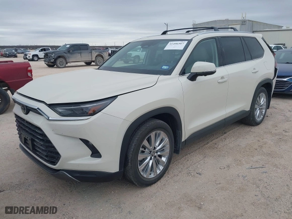 2024 Toyota Grand Highlander XLE with VIN 5TDAAAB50RS042470, listed as a IAAI auction lot 41406567 with 6,871 mi miles. Bid and sale history available at carsss.com. Image 17.