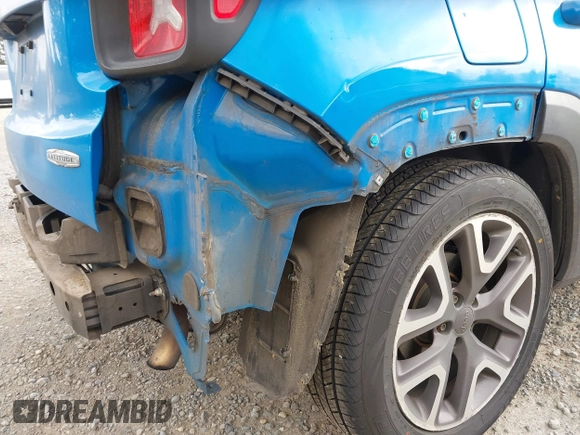 2015 Jeep Renegade Latitude with VIN ZACCJABT4FPC09722, listed as a IAAI auction lot 42056727 with 234,084 mi miles and . Bid and sale history available at DreamBid. Image 18.